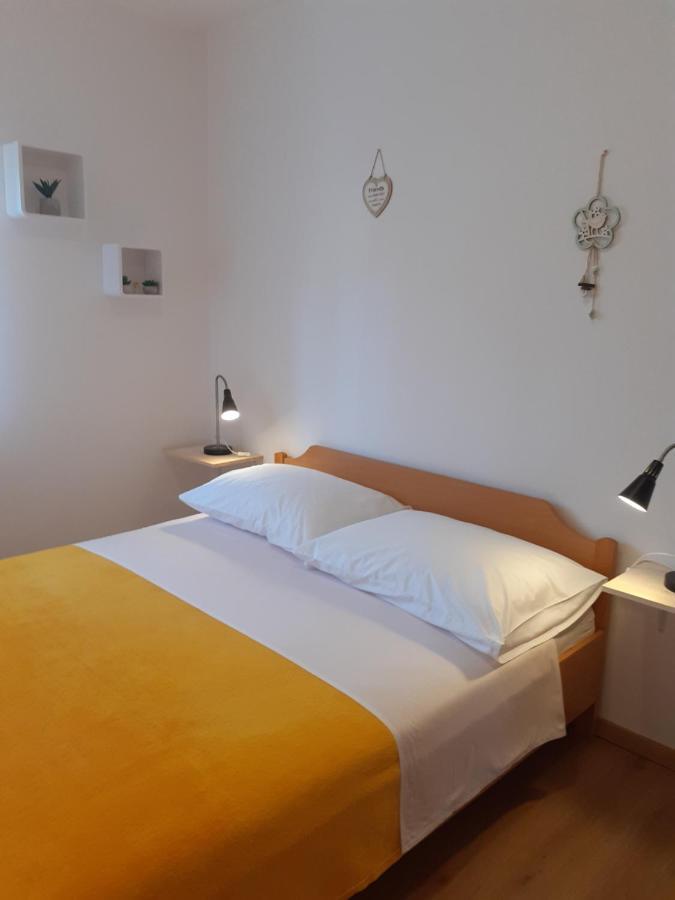 Apartman Paola Apartment Малинска Екстериор снимка