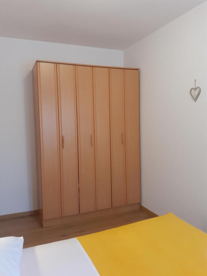 Apartman Paola Apartment Малинска Екстериор снимка