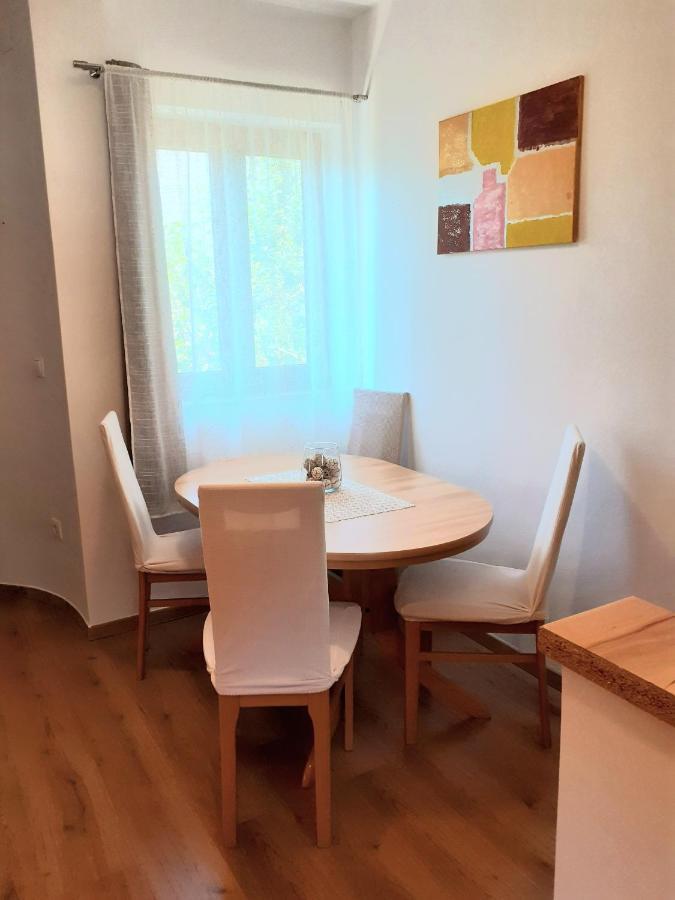 Apartman Paola Apartment Малинска Екстериор снимка