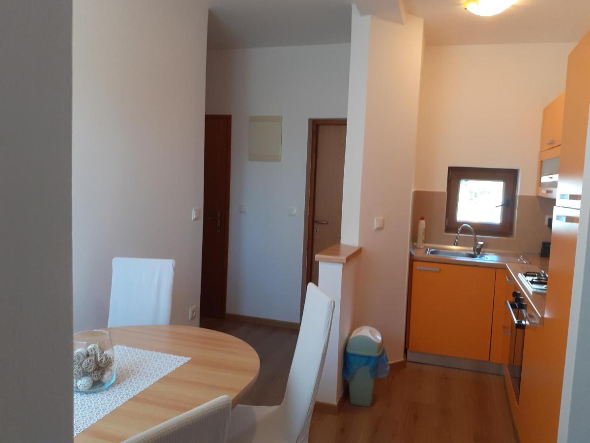 Apartman Paola Apartment Малинска Екстериор снимка
