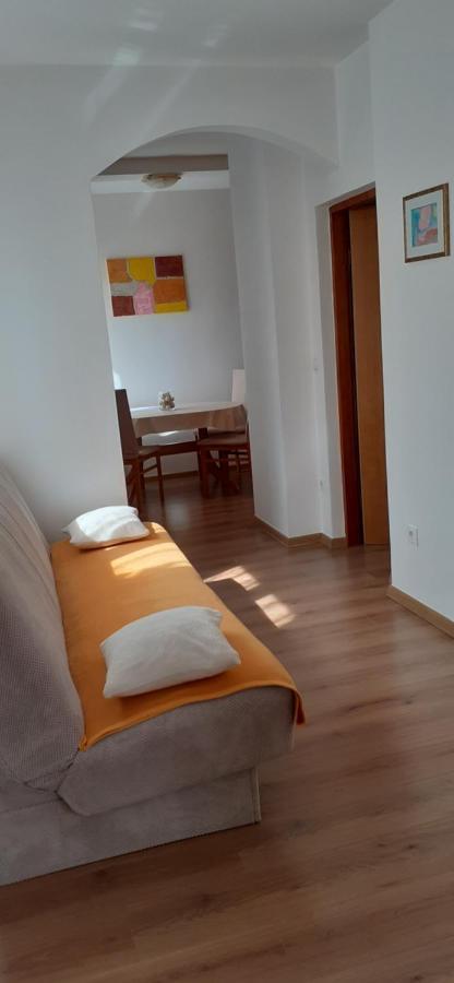 Apartman Paola Apartment Малинска Екстериор снимка