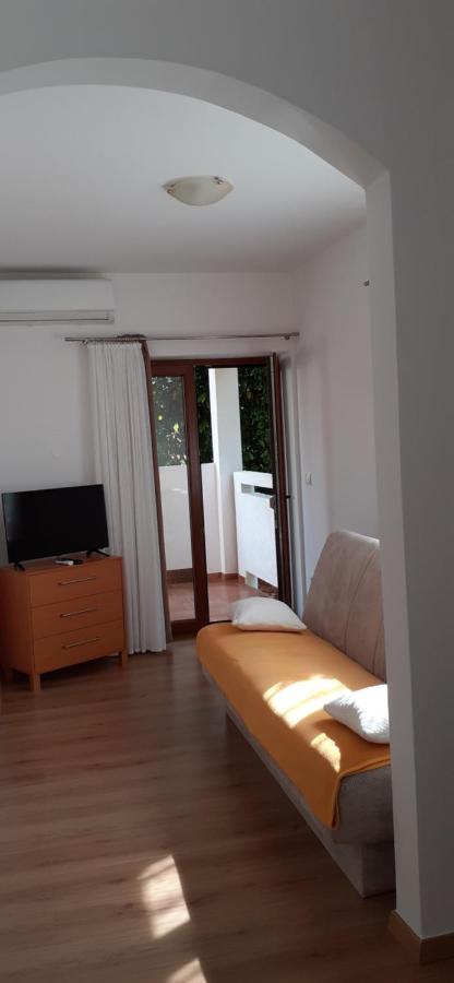 Apartman Paola Apartment Малинска Екстериор снимка