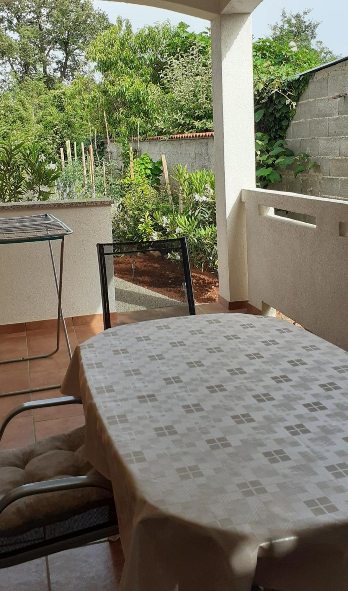 Apartman Paola Apartment Малинска Екстериор снимка